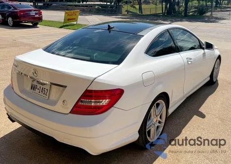 2013 Mercedes-Benz C 250 из США, поврежденный, VIN WDDGJ4HB2DG089470